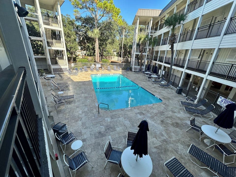 SS1 pool - Brand new updated pool deck