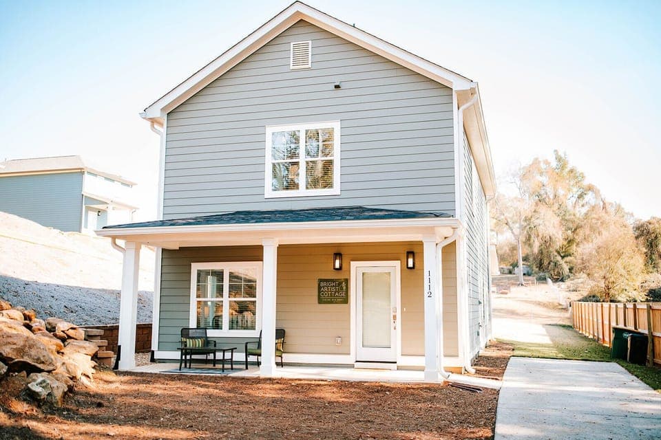 Come and experience comfort and convenience in this professionally designed 4BD home just minutes from DT and UGA! 
 -5 Min Drive to DT
- 5 Min Drive to UGA Campus
- 2 Mile to Sanford Stadium

This house is boast an open floor plan, allowing an abundance of natural light into the home that accentuates the custom art the adorns its walls. Come enjoy our high-quality linens, mode...