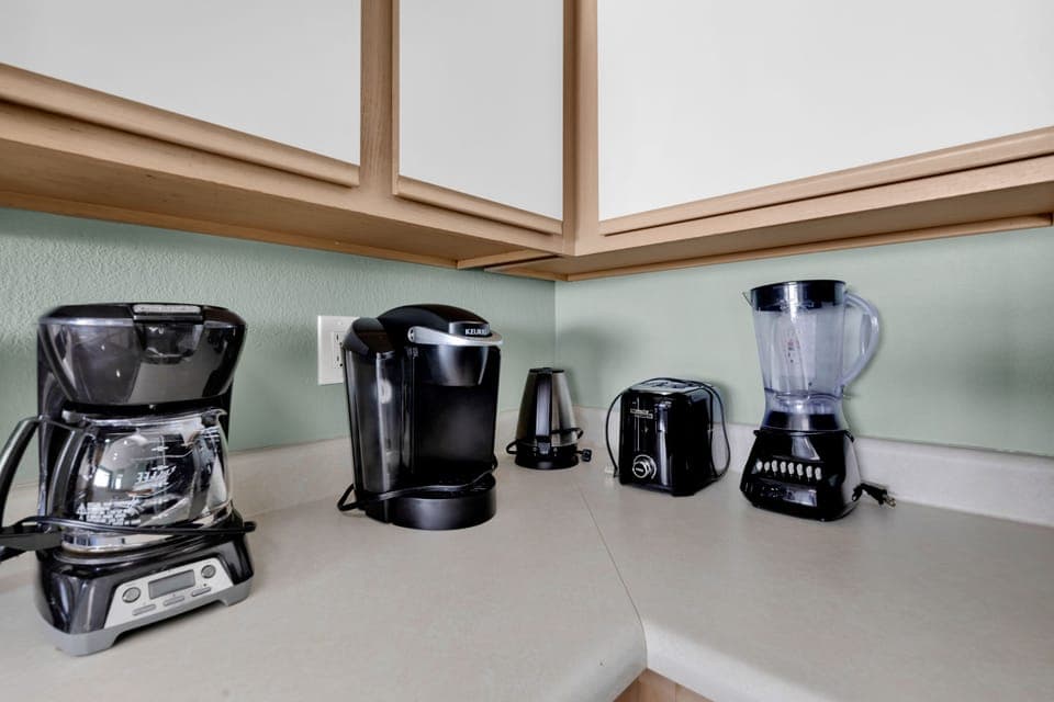 Signature Condo, 3 Bedrooms, Balcony, Ocean View | Private kitchen | Fridge, microwave, oven, stovetop