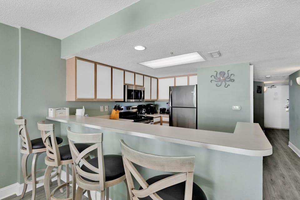 Signature Condo, 3 Bedrooms, Balcony, Ocean View | Private kitchen | Fridge, microwave, oven, stovetop