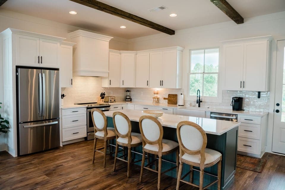 Cottage 7 | Private kitchen | Full-size fridge, microwave, oven, stovetop