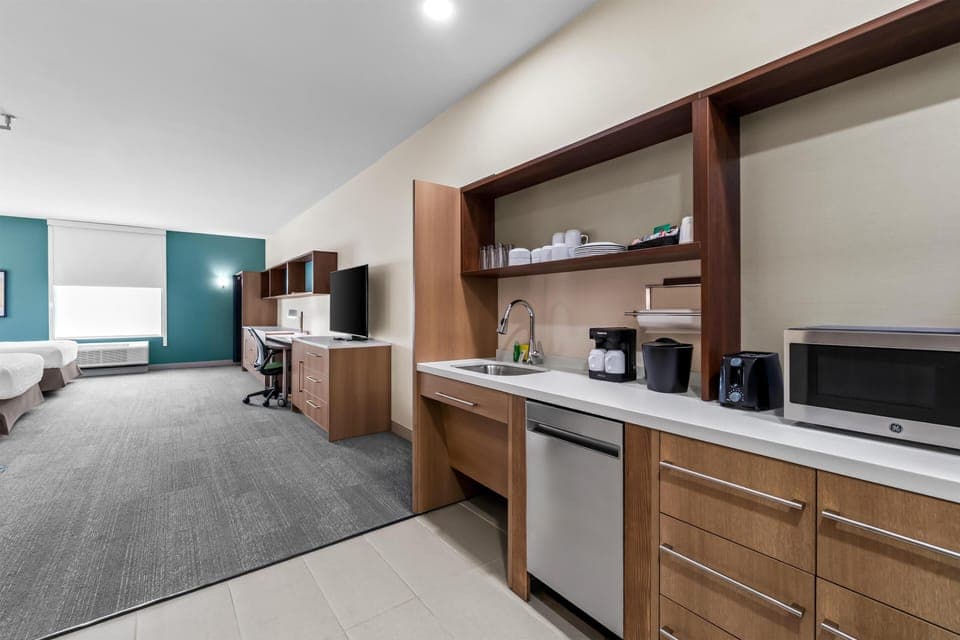 Studio Suite, 2 Queen Beds, Accessible, Bathtub | Private kitchen