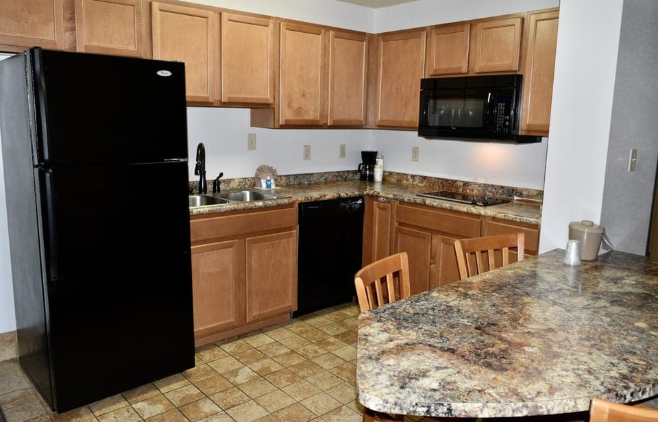 Queen Kitchen Fireplace | Iron/ironing board, free WiFi, bed sheets