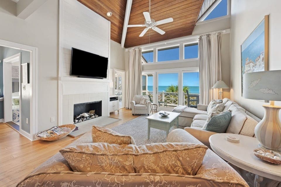 Condo, 3 Bedrooms | Living area