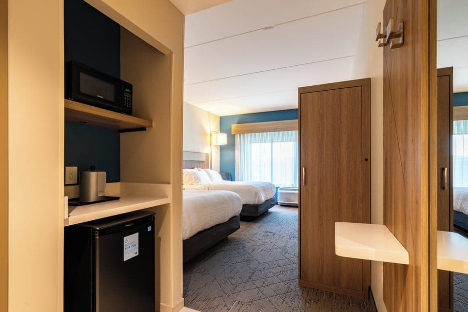 In-room safe, desk, laptop workspace, blackout drapes