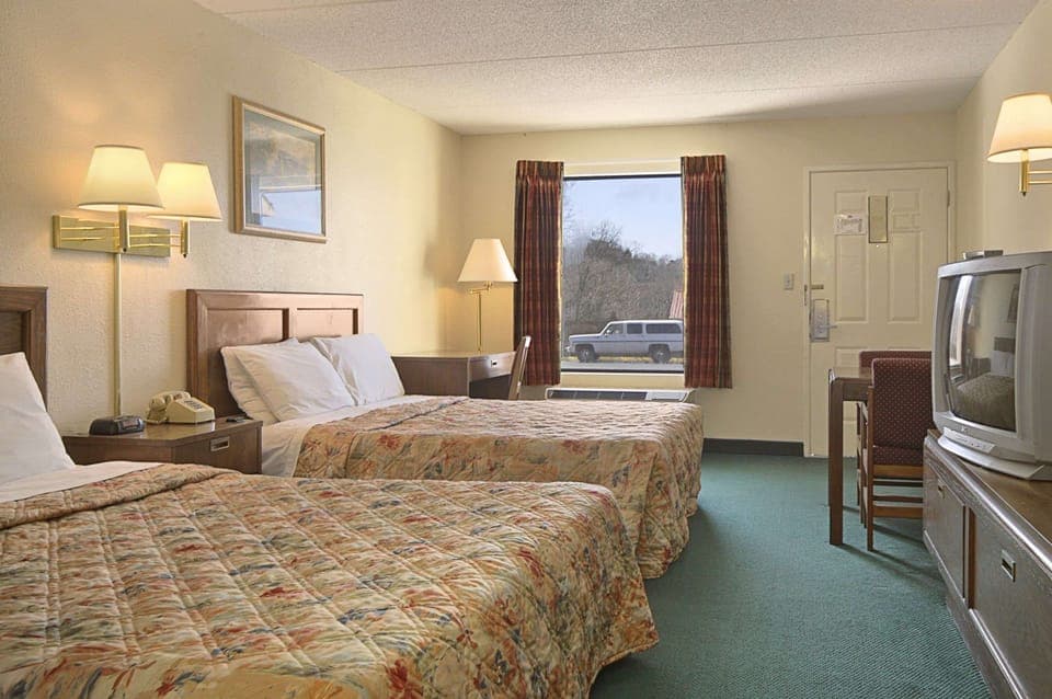 Desk, laptop workspace, iron/ironing board, free WiFi