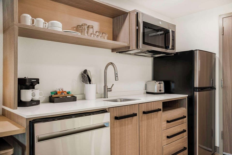 Full-size fridge, microwave, coffee/tea maker, cookware/dishes/utensils