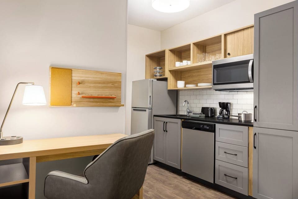 Premium bedding, in-room safe, free cribs/infant beds, free WiFi