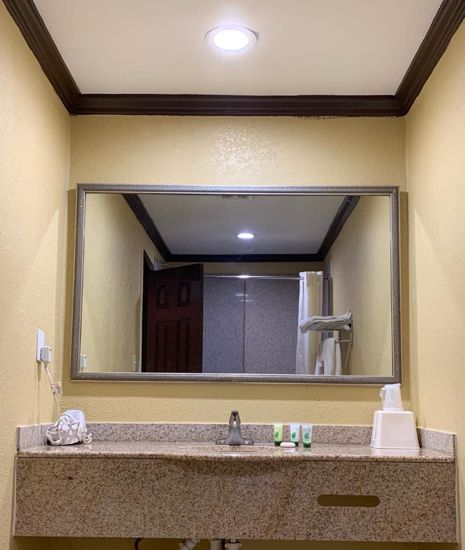 Bathroom sink
