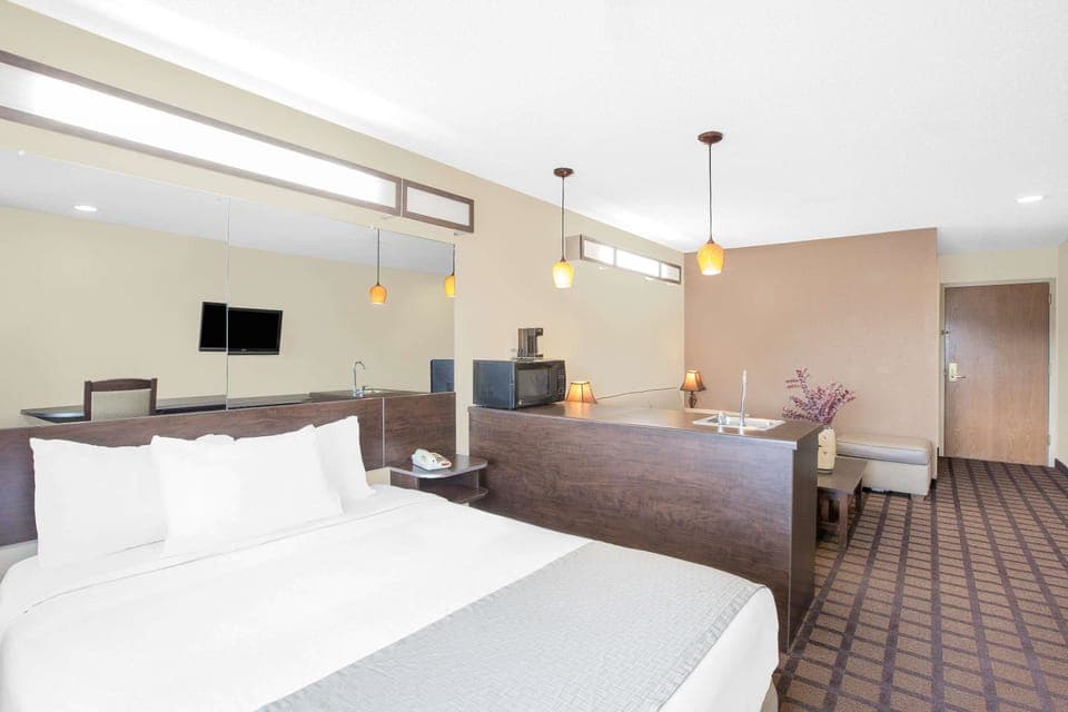 In-room safe, desk, iron/ironing board, free WiFi