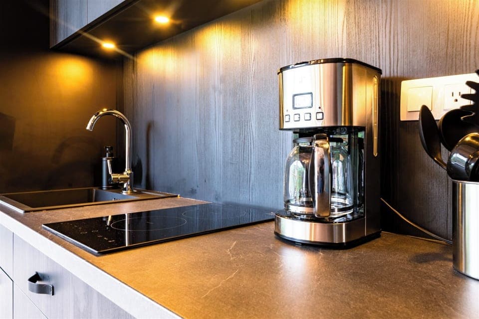 Luxury Dome, Mountain View | Private kitchen | Microwave, stovetop, cookware/dishes/utensils