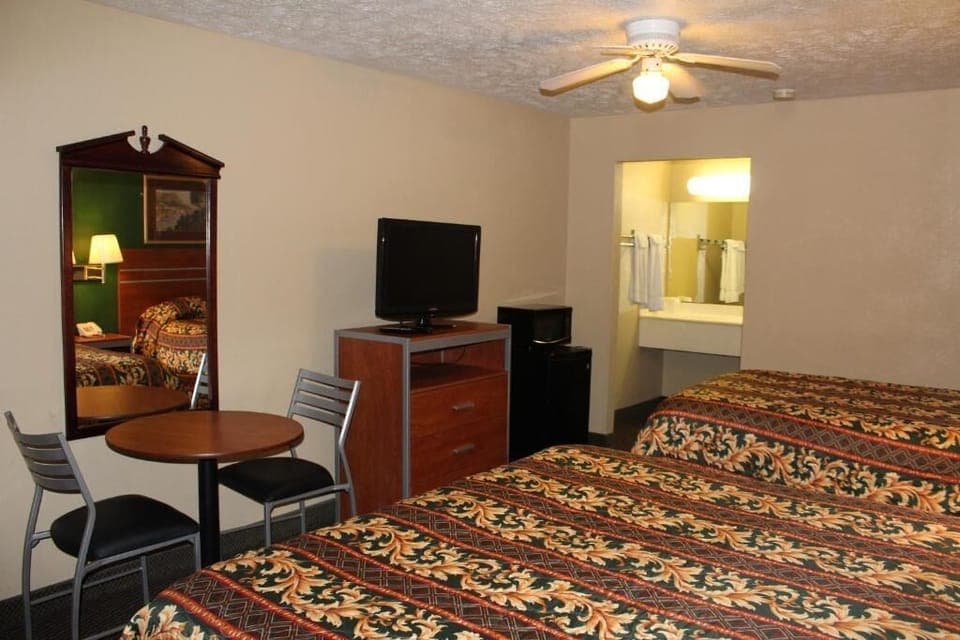 Desk, blackout drapes, soundproofing, free WiFi