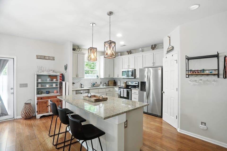 House, 4 Bedrooms | Private kitchen | Fridge, oven, coffee/tea maker, toaster