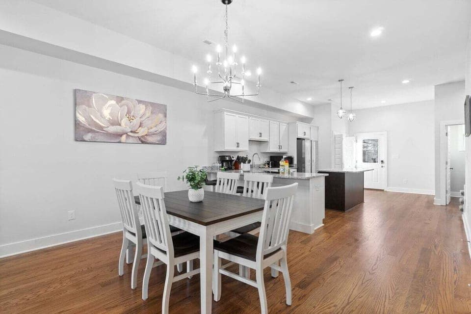 House, Multiple Beds, Patio, Garden View (Unit #C (527 N 1st St)) | 2 bedrooms, individually decorated, individually furnished, bed sheets