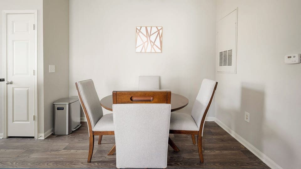 Apartment (1 Bedroom) | In-room dining