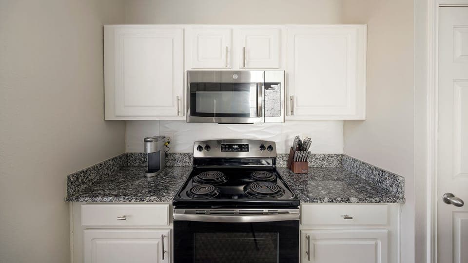 Apartment (1 Bedroom) | Private kitchen | Fridge, microwave, oven, stovetop