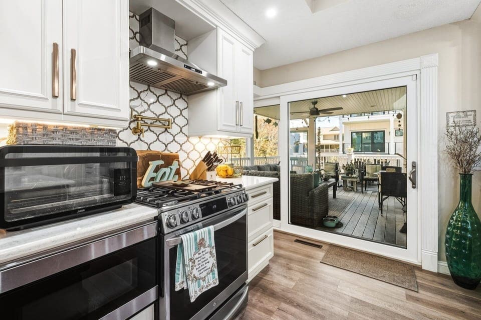 House, 4 Bedrooms | Private kitchen | Fridge, oven, coffee/tea maker, toaster