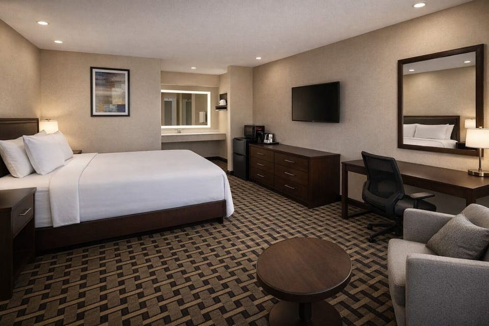 Classic Single Room | Desk, laptop workspace, blackout drapes, iron/ironing board