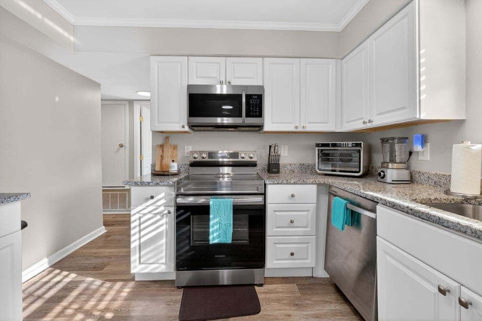 House, 3 Bedrooms | Private kitchen | Fridge, oven, coffee/tea maker, toaster
