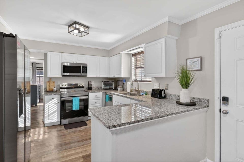 House, 3 Bedrooms | Private kitchen | Fridge, oven, coffee/tea maker, toaster