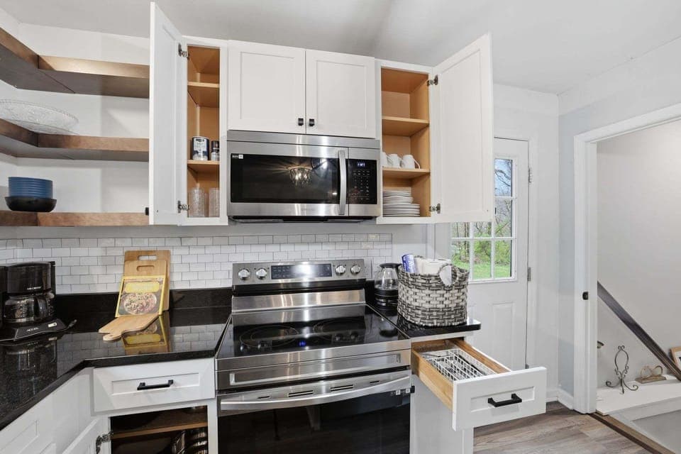 Cottage, 4 Bedrooms | Private kitchen