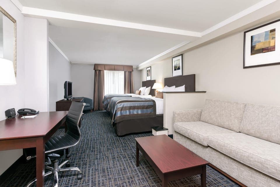 In-room safe, desk, iron/ironing board, free WiFi