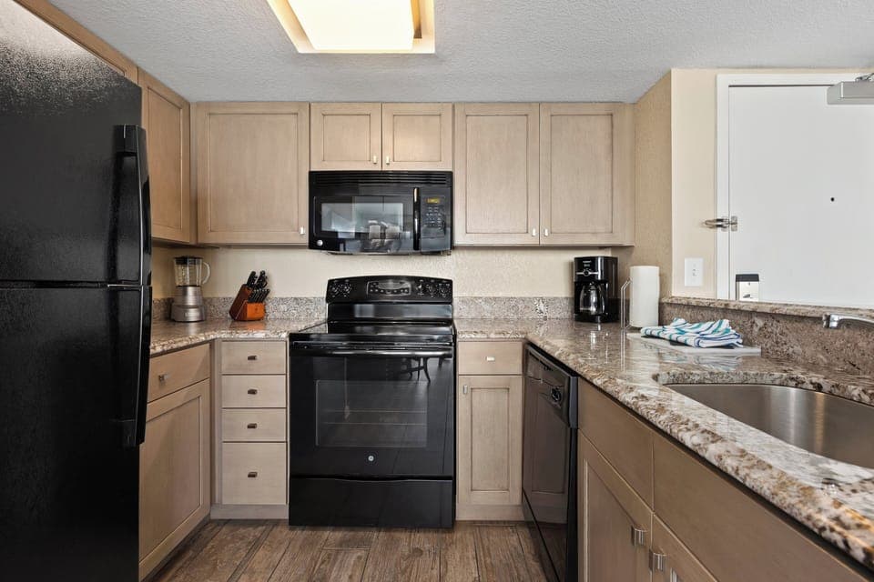 Standard Condo, 1 Bedroom, Non Smoking | Private kitchen | Full-size fridge, microwave, stovetop, dishwasher