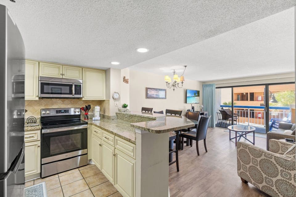 Condo, 1 Bedroom, Balcony, Beachfront (204) | Private kitchen | Fridge, microwave, oven, stovetop