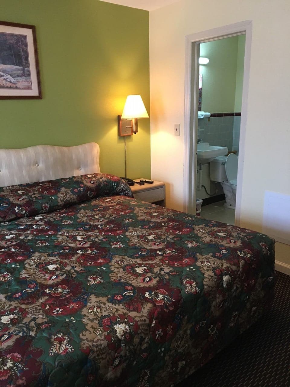 Desk, rollaway beds, free WiFi