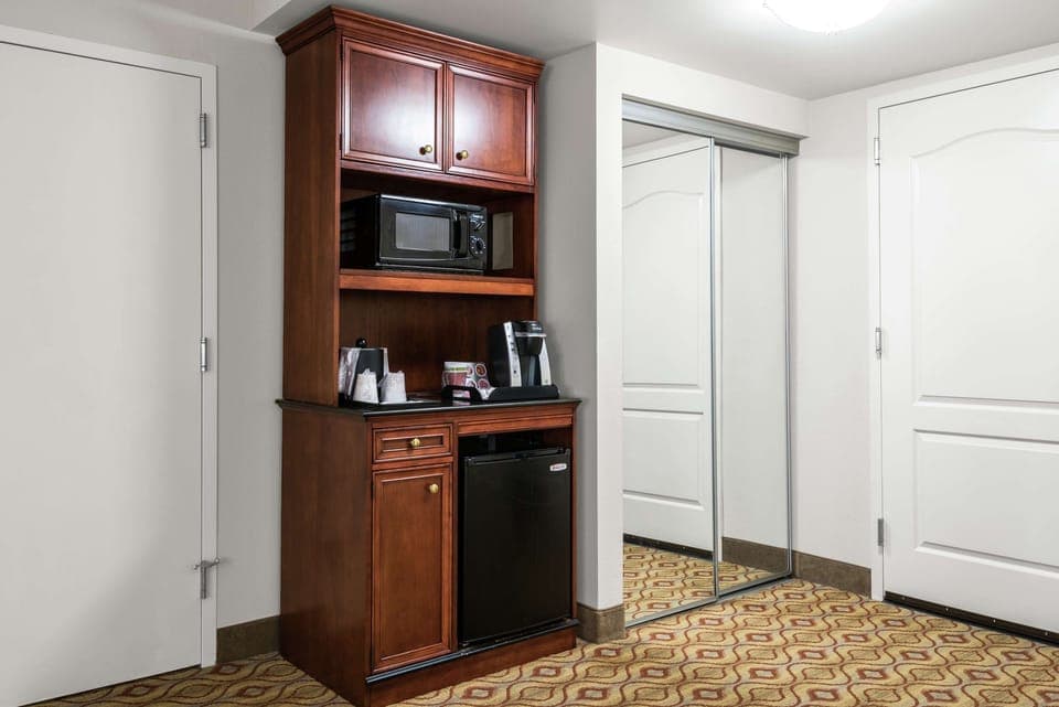 In-room safe, desk, WiFi, bed sheets