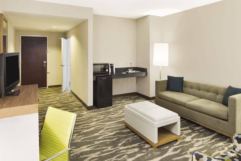 In-room safe, desk, iron/ironing board, cribs/infant beds
