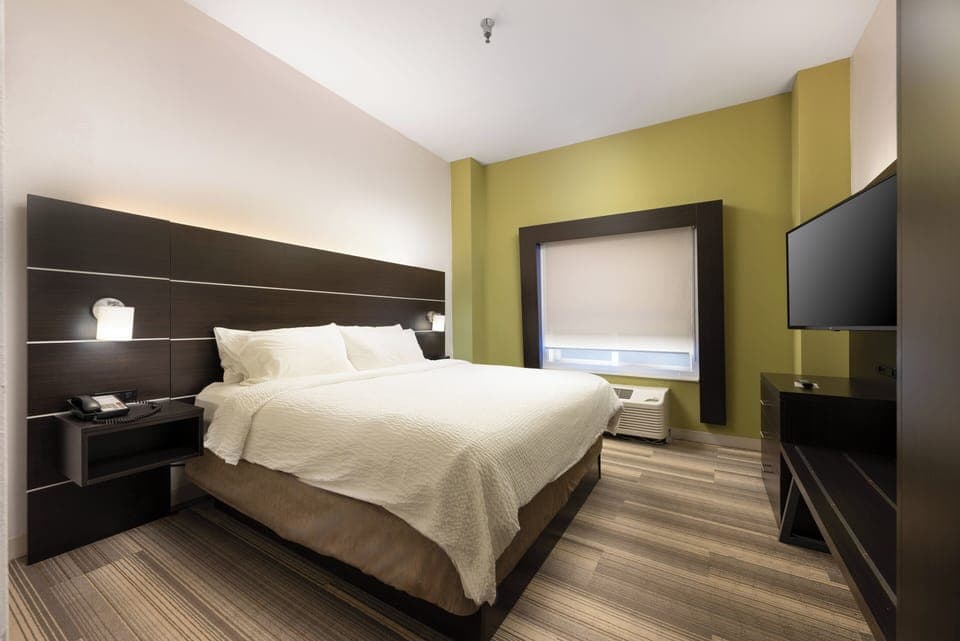 In-room safe, desk, soundproofing, iron/ironing board