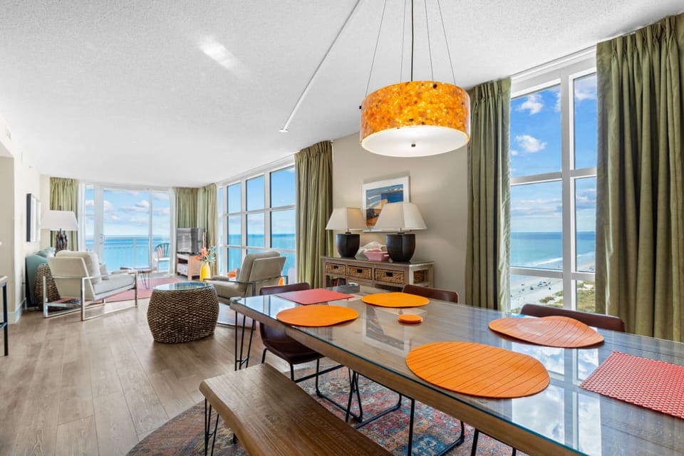Standard Condo, 3 Bedrooms, Oceanfront | In-room dining