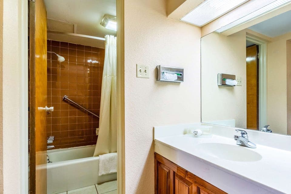 Standard Room, 2 Queen Beds, Non Smoking | Soundproofing, free WiFi, bed sheets, alarm clocks