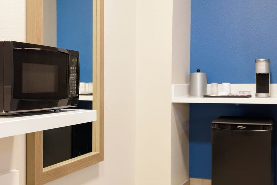 Standard Room, 1 King Bed (LEISURE) | Room amenity