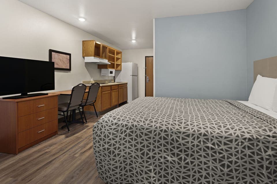 Desk, iron/ironing board, free WiFi, bed sheets