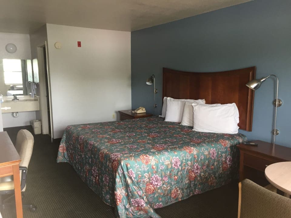 Free WiFi, bed sheets