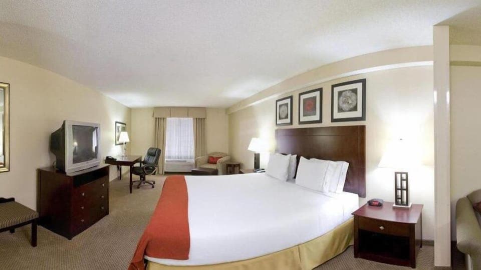 In-room safe, desk, iron/ironing board, free cribs/infant beds