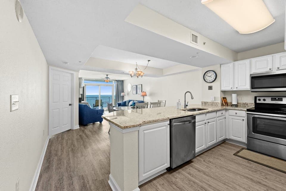 Deluxe Condo, 4 Bedrooms, Balcony, Oceanfront (807) | Private kitchen | Full-size fridge, microwave, oven, stovetop