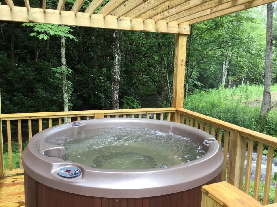 Outdoor spa tub