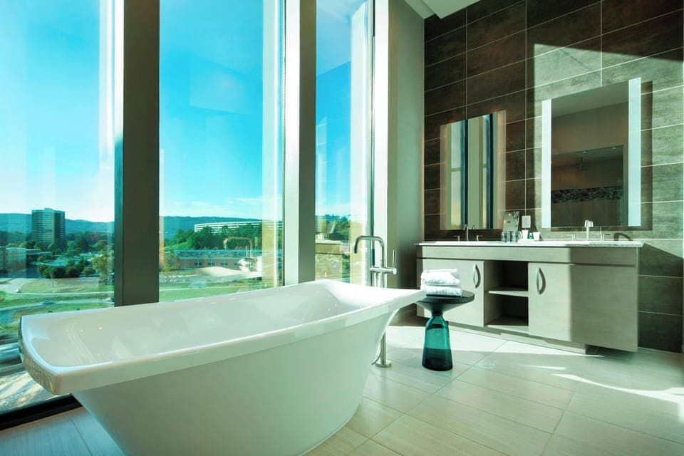 Executive Suite, 1 Bedroom (Mobility Accessible, Tub) | Bathroom | Shower, free toiletries, hair dryer, bathrobes