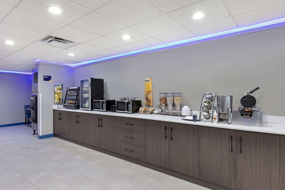 Free daily continental breakfast