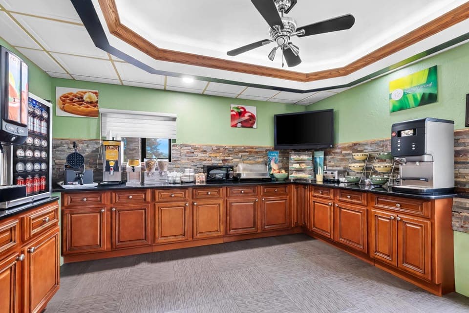 Free daily continental breakfast
