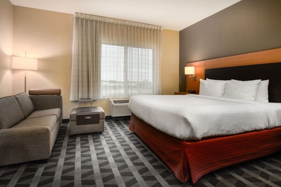 In-room safe, laptop workspace, iron/ironing board