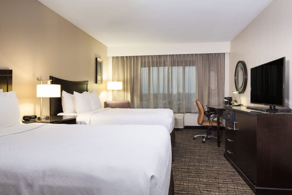 Premium bedding, in-room safe, desk, blackout drapes
