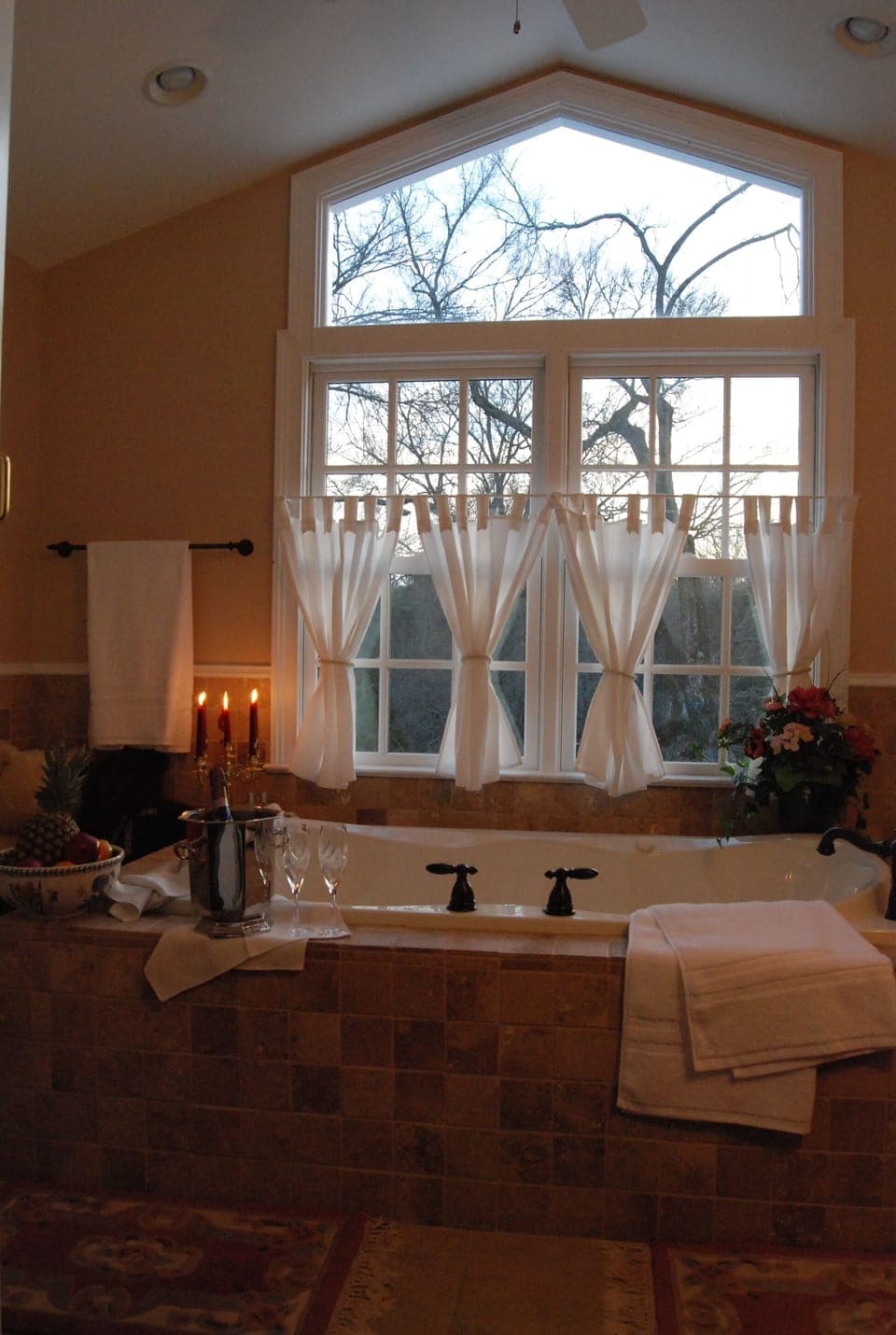 King Bed with Adjacent Private Jacuzzi Room, Overlooking Pastures | Bathroom