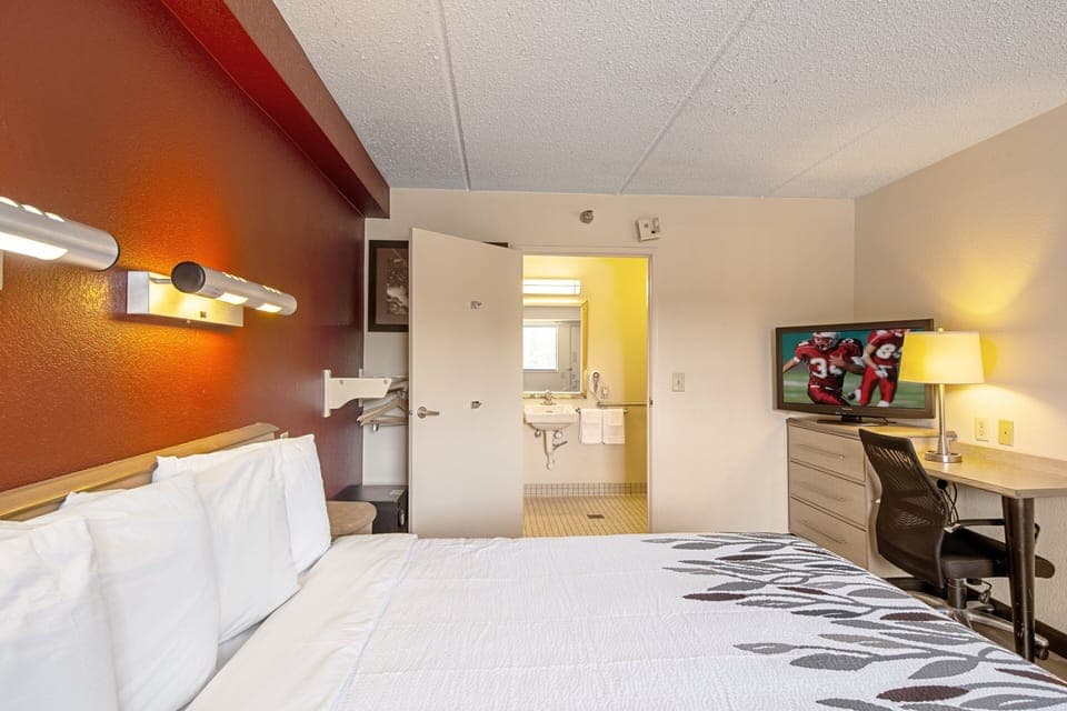 Desk, laptop workspace, free cribs/infant beds, free WiFi