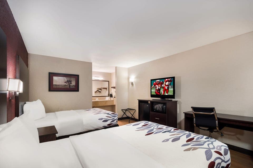 Desk, free cribs/infant beds, rollaway beds, free WiFi