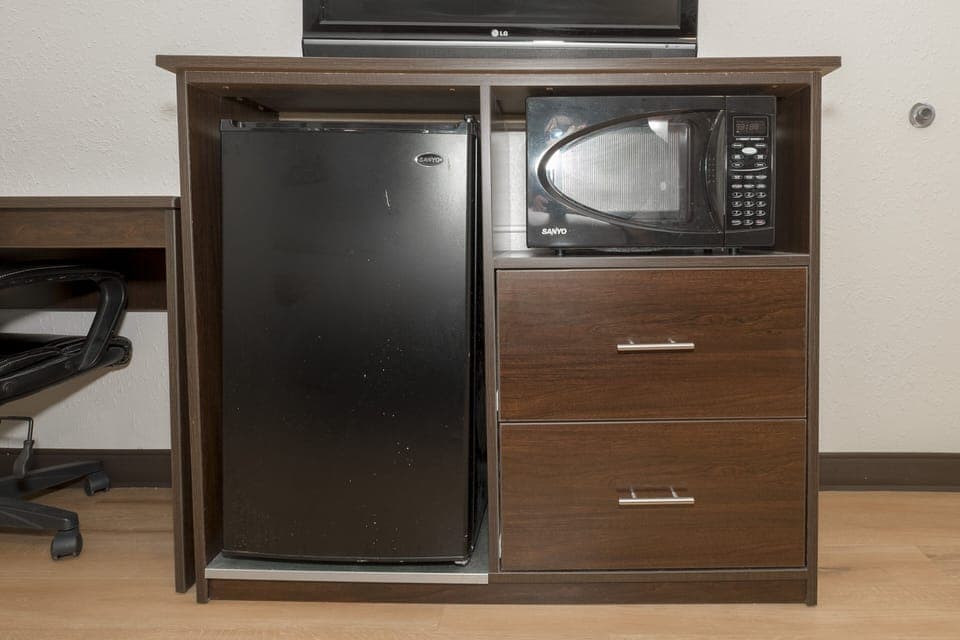 Desk, free cribs/infant beds, rollaway beds, free WiFi