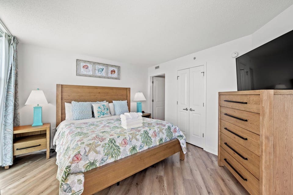 Condo, 3 Bedrooms, Oceanfront (1706) | Individually decorated, individually furnished, free WiFi, bed sheets